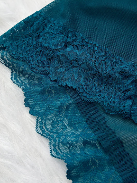 Elegant Semi-Sheer Lace Trim Sleepwear – Batwing Sleeve & Nipped Waist Design